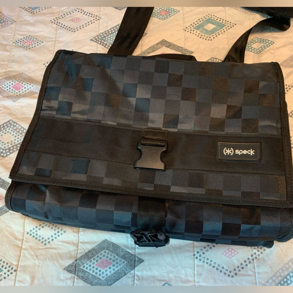 speck - Core Fly Messenger Bag